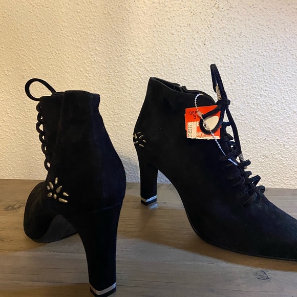 Aerosoles black suede ankle boots size 9 - Picture 4 of 6